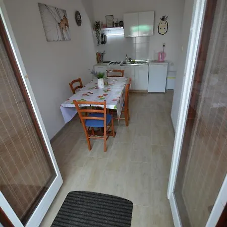 5893a Kožino